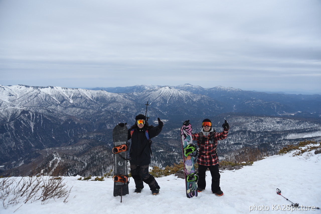 大雪山層雲峡黒岳ロープウェイスキー場　積雪 380cm！標高1,984ｍの黒岳山頂から大斜面にシュプールを描く(*^^)v 